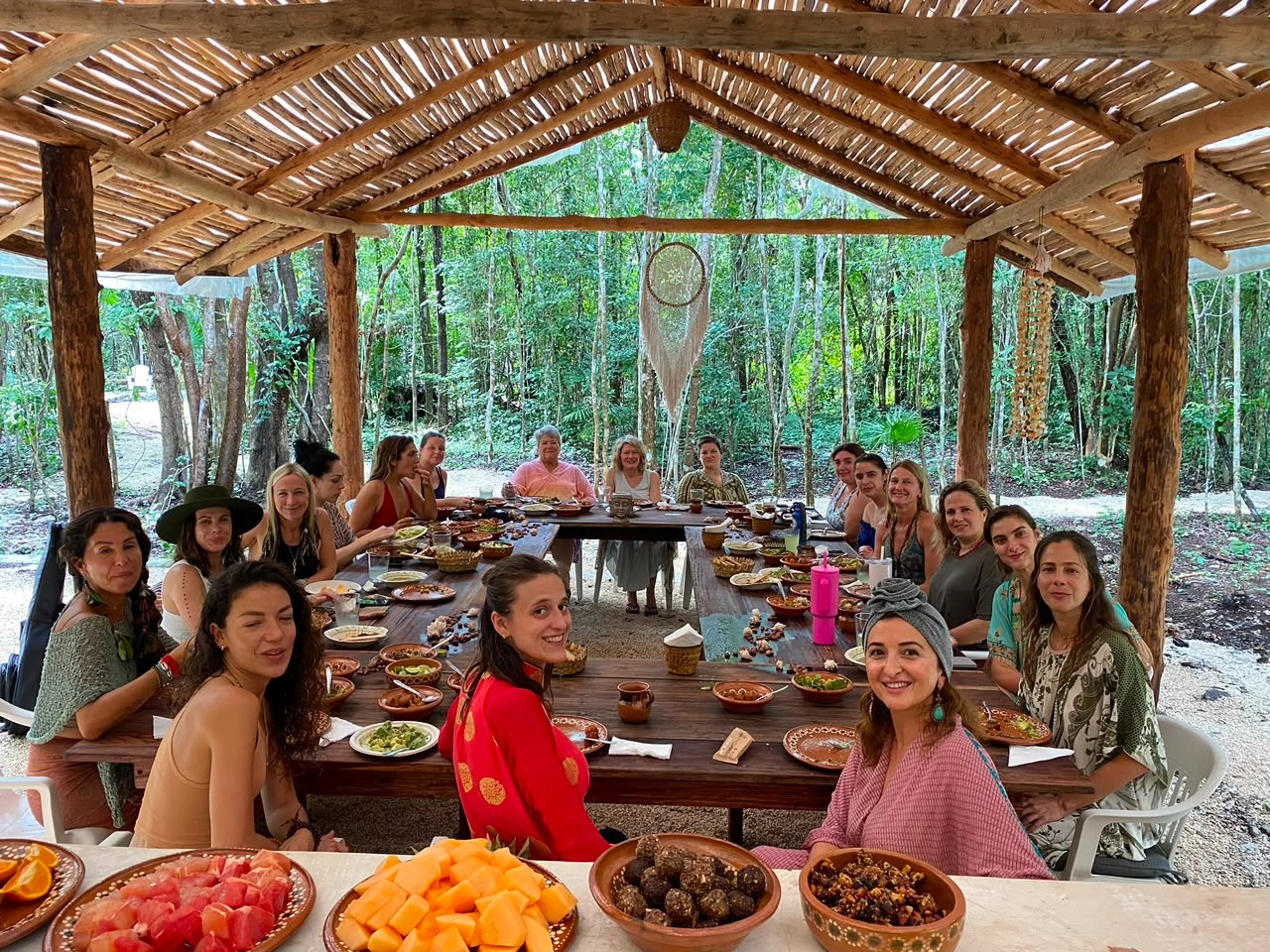 XAMADHI HOLISTIC RETREATS (1) XAMADHI-HOLISTIC-RETREATS no es solo un lugar; es un santuario para el alma. Un centro holístico escondido en la selva maya, a 80 minutos de Cancún, donde la energía de la tierra te abraza desde que llegas.