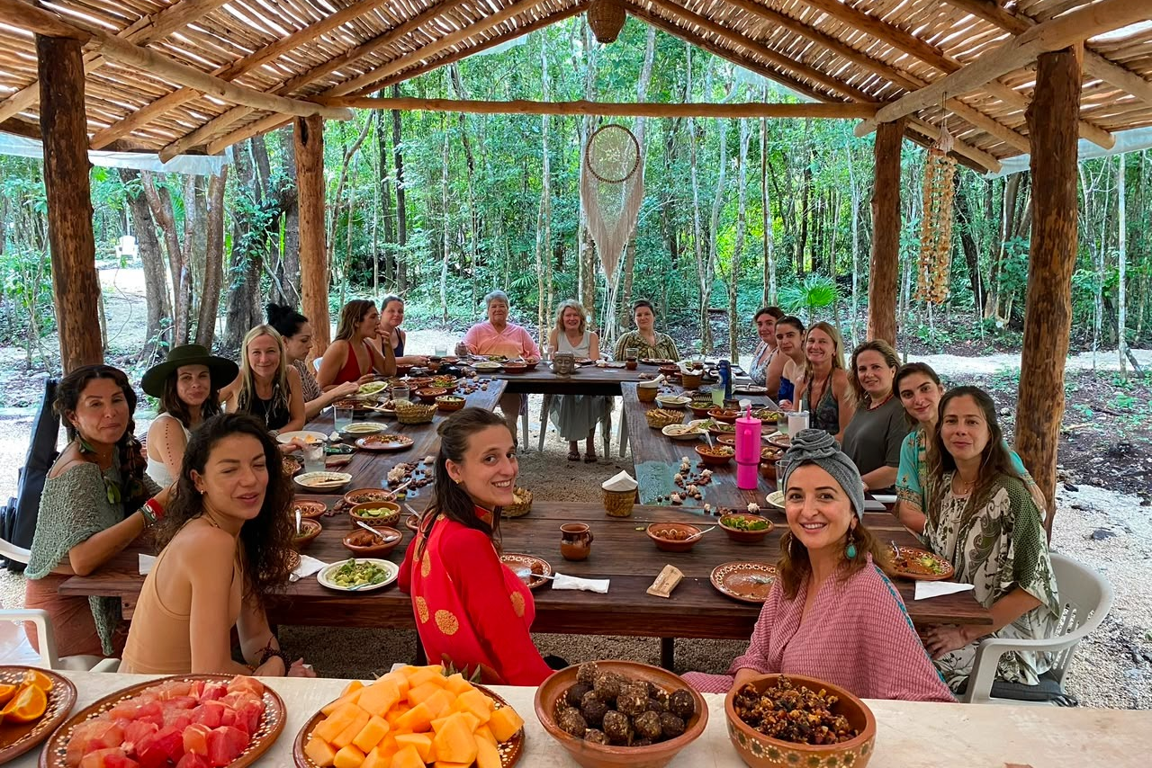 XAMADHI-HOLISTIC-RETREATS no es solo un lugar; es un santuario para el alma. Un centro holístico escondido en la selva maya, a 80 minutos de Cancún, donde la energía de la tierra te abraza desde que llegas.
