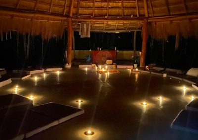 XAMADHI-HOLISTIC-RETREATS no es solo un lugar; es un santuario para el alma. Un centro holístico escondido en la selva maya, a 80 minutos de Cancún, donde la energía de la tierra te abraza desde que llegas.